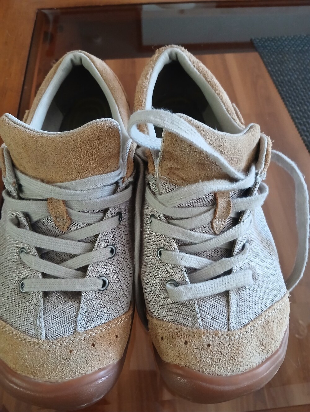 Keen Womens Light Beige and Tan Lace-Up Sneakers 9.5